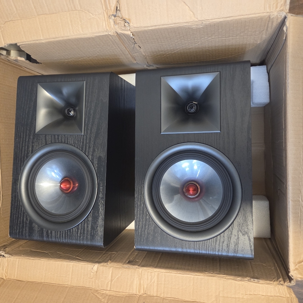 AIYIMA P600 6.5" Bookshelf Speakers for Desktop, 6° Tilted Design & Carbon Fiber